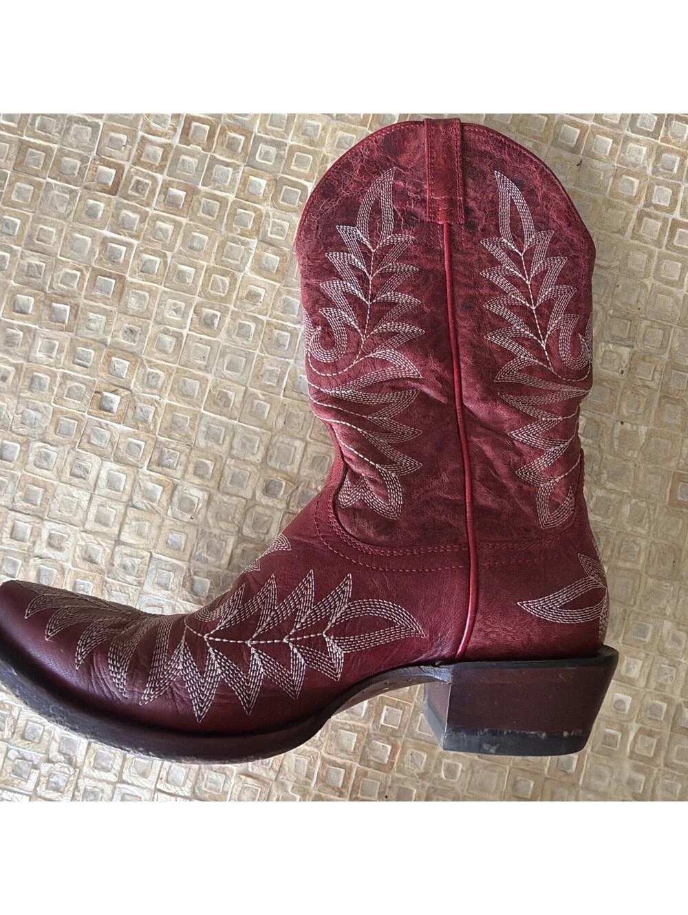 Ariat Red Leather Western Cowboy Boots Womens Size 8B Embroidered Design